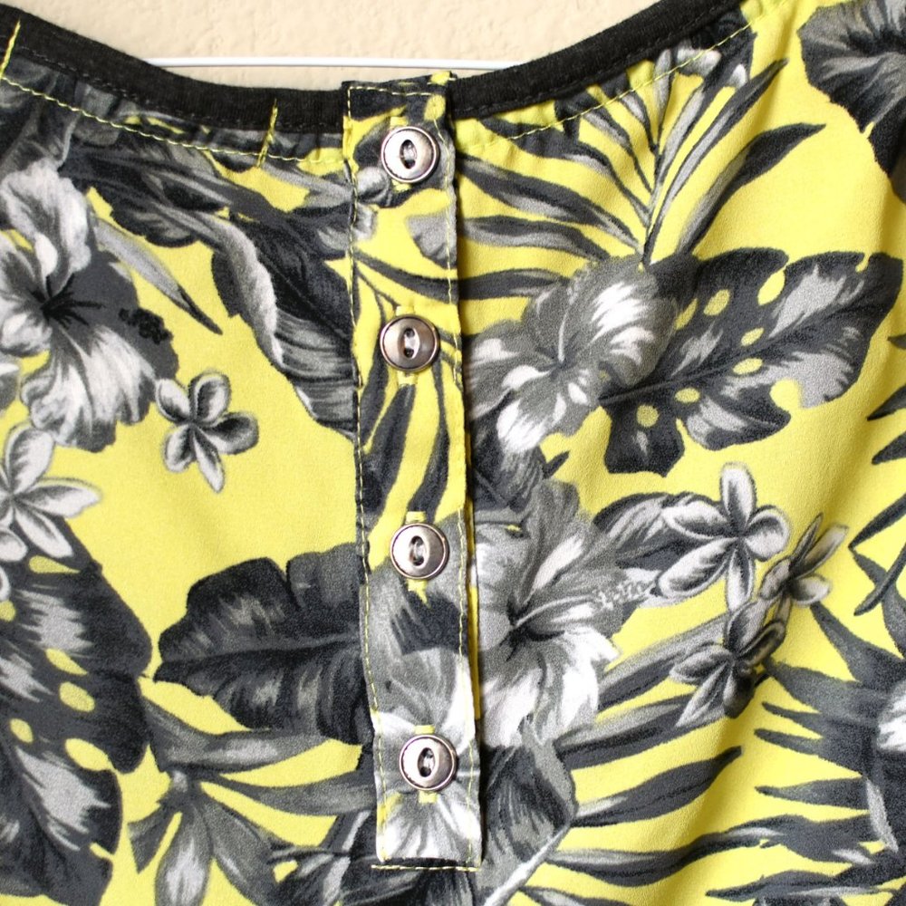 Rewind Patterned Muscle Tee - Picture 4 of 6